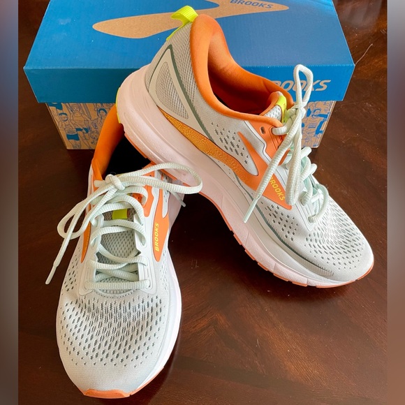 Brooks Trace 3 Women's Running Shoes (Size: 7.5) - Excellent Condition - Picture 3 of 16